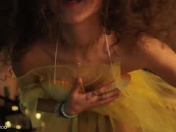 girl
        lettymoa cam image #2459281