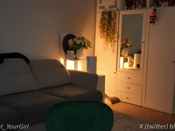 girl
        _blackbee_ cam image #1974365