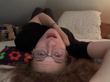girl
        lillybambus cam image #3196998