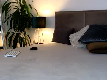 girl
        ginnybabe_ cam image #3045353