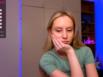 girl
        callme_star cam image #992317