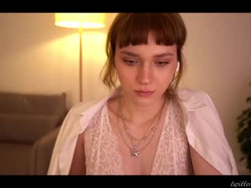 girl
        luna_ai cam image #1894489