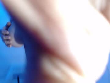 girl
        sweat_mia cam image #3780183