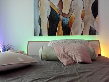 girl
        mis_eva cam image #3874107