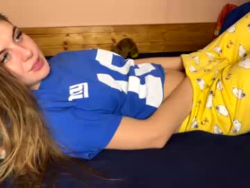 couple
        chloe_adam69 cam image #180923