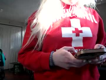 girl
        kipsy420 cam image #3836288