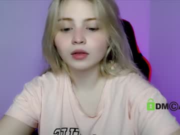 girl
        shy_blondiee cam image #679364