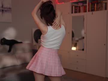girl
        _blackbee_ cam image #3388515