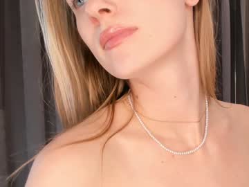 girl
        normacoppens cam image #2917056