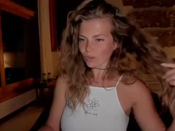 girl
        kosmickate cam image #248799
