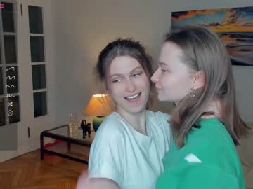 couple
        _hollydolly_ cam image #2365573