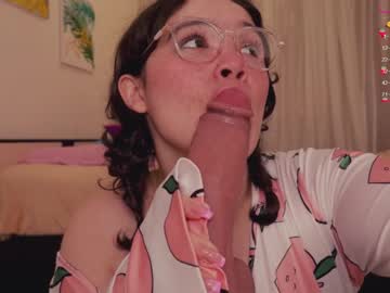 girl
        chery_lady22 cam image #1115933