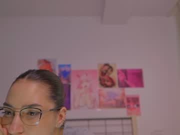 girl
        naalani cam image #4051144