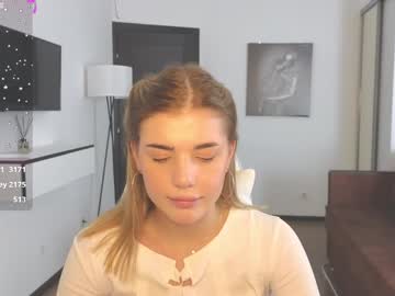 girl
        adrianawow1 cam image #4337133