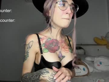 girl
        lonelly_lolly98 cam image #2858726