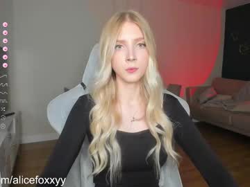girl
        oh_honey_ cam image #1563437