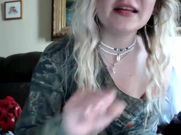 girl
        kipsy420 cam image #4517983