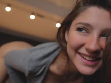 girl
        mia_elfie cam image #3226815