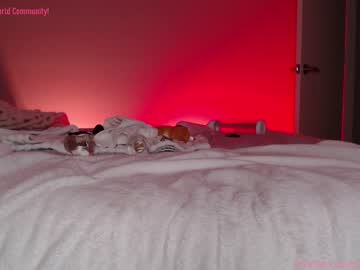 couple
        pandaworldcb cam image #162503