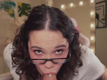 girl
        chery_lady22 cam image #3209078