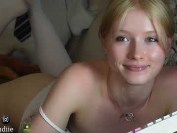 girl
        bestblondiiecb cam image #2841955