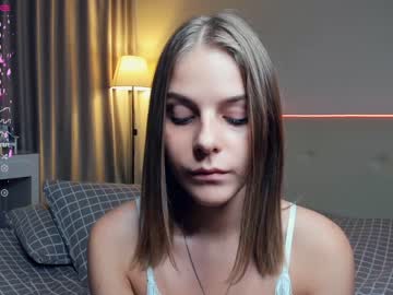 girl
        erline_may cam image #2643999