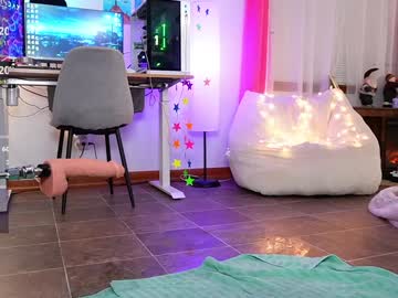 girl
        emmasky69 cam image #3887239
