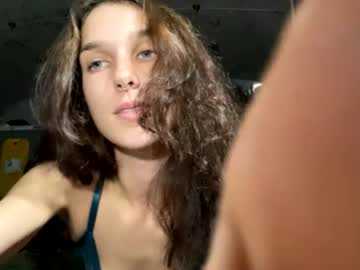 couple
        roocloo cam image #3604794