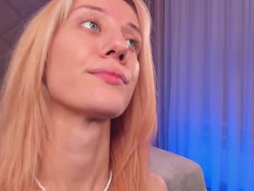 girl
        dreamy_kira cam image #3434222