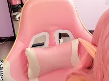 girl
        ashleycat9 cam image #2525662