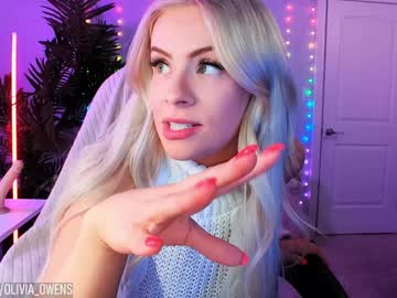 girl
        oliviaowens cam image #3246605