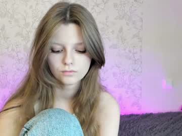 girl
        alainaestrada cam image #1811475