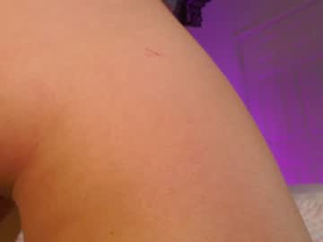 girl
        daisydeville cam image #210063