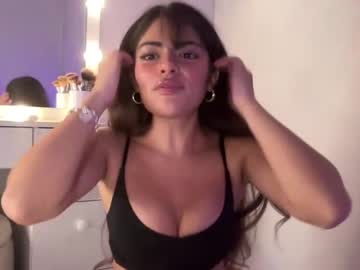 girl
        poutyselena cam image #2890728