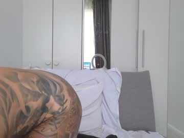girl
        yourkat cam image #1840474
