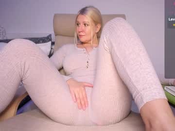 girl
        simply_sasha cam image #3548203