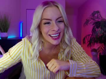 girl
        oliviaowens cam image #3481428