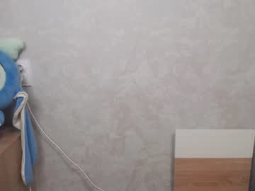 girl
        kira_little cam image #1282437