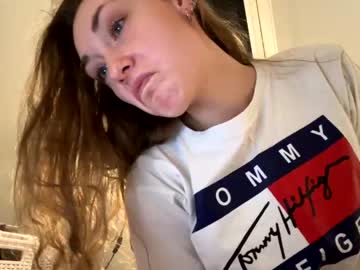 girl
        lady_dagmar cam image #2145955