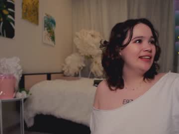 girl
        chery_lady22 cam image #2581784