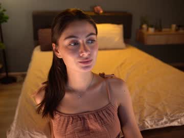 girl
        tessarosse_ cam image #2170021