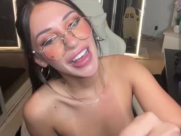 girl
        itskassielee cam image #3734347