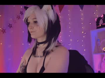 girl
        ronnie_neko cam image #3794329