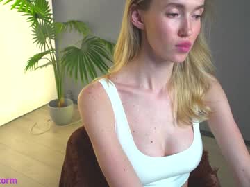 girl
        lolly_bella_ cam image #1180611