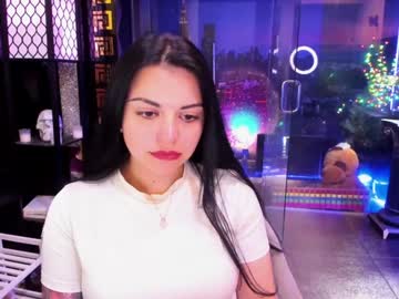 girl
        alma_pearl cam image #2902308