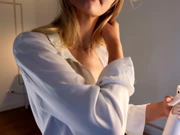 girl
        maudfitt cam image #3070372