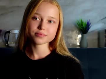 girl
        gemmabrabazon cam image #2946446