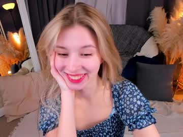girl
        milablush cam image #1898236