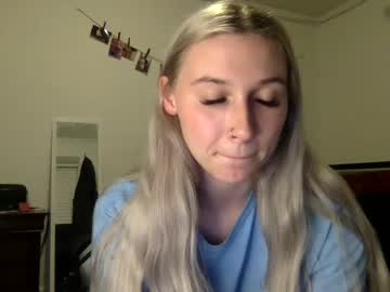 girl
        petiteblondie13 cam image #2785983