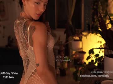 girl
        effylowell_ cam image #1886299